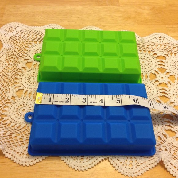 Flexible Ice Trays - Two flexible, colorful  silicone ice trays - Picture 3 of 3